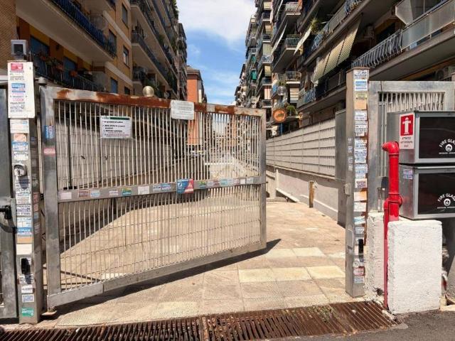 Box / Garage in vendita a Roma RM