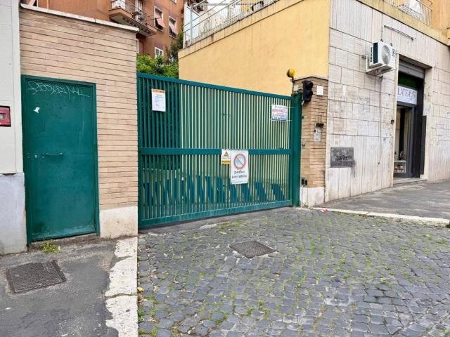 Box / Garage in vendita a Roma RM