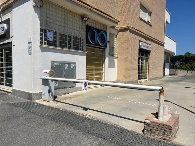 Box / Garage in vendita a Roma RM