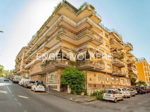 Box / Garage in vendita a Roma RM