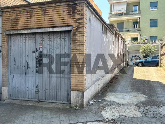 Box / Garage in vendita a Roma RM