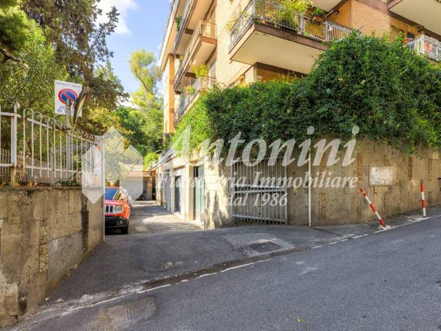 Box / Garage in vendita a Roma RM