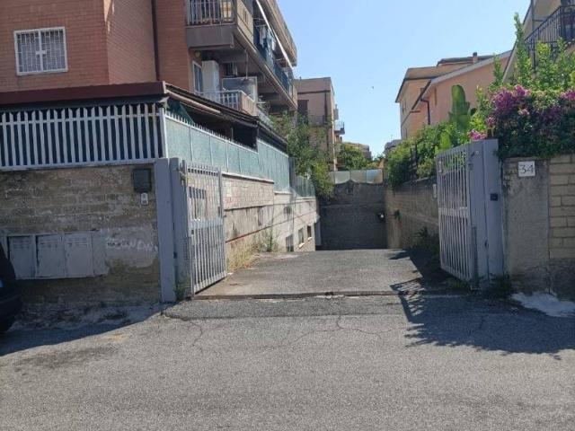 Box / Garage in vendita a Roma RM
