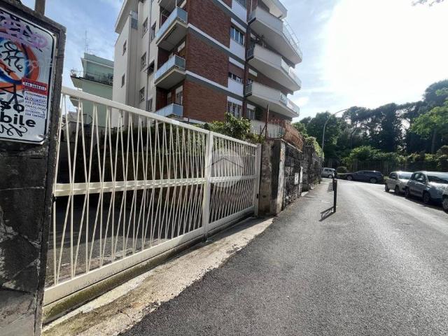 Box / Garage in vendita a Roma RM