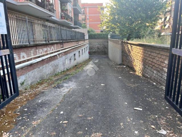 Box / Garage in vendita a Roma RM