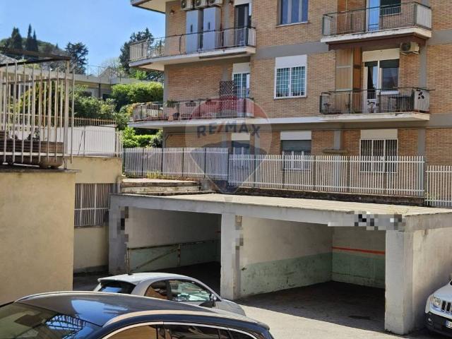 Box / Garage in vendita a Roma RM