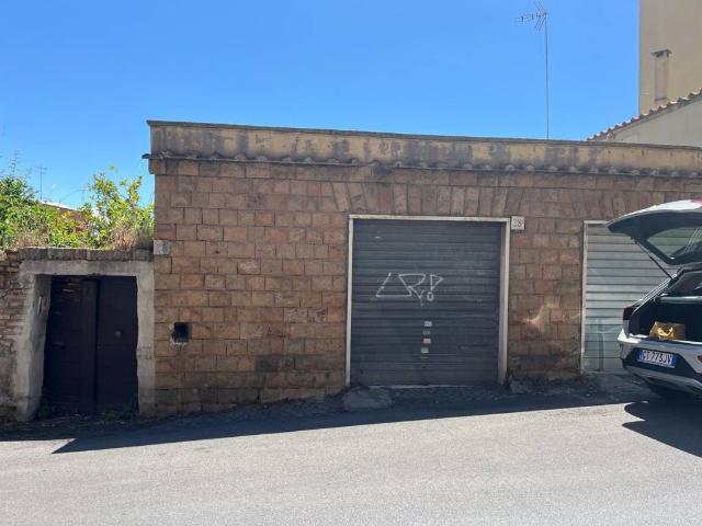 Box / Garage in vendita a Roma RM