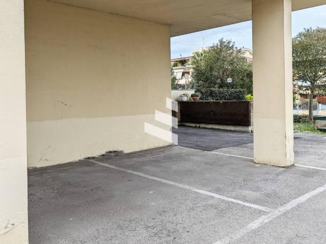 Box / Garage in vendita a Roma RM