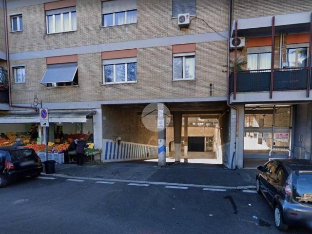 Box / Garage in vendita a Roma RM