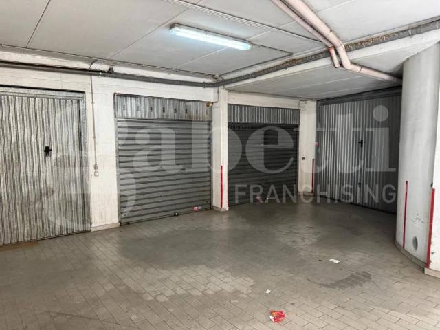 Box / Garage in vendita a Roma RM