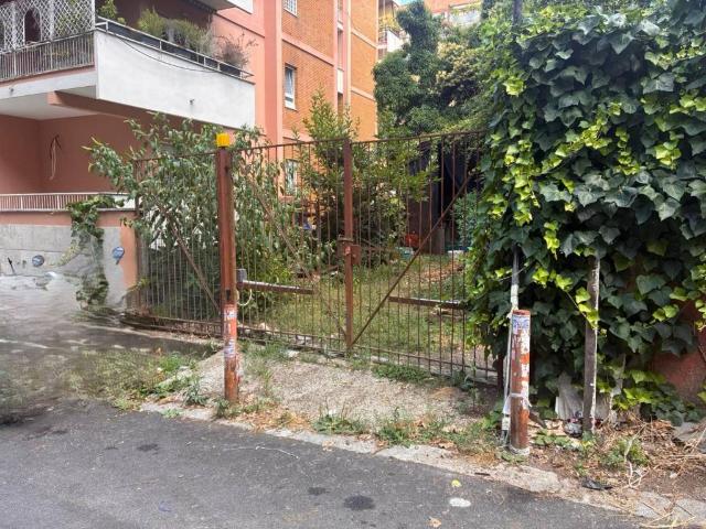 Box / Garage in vendita a Roma RM