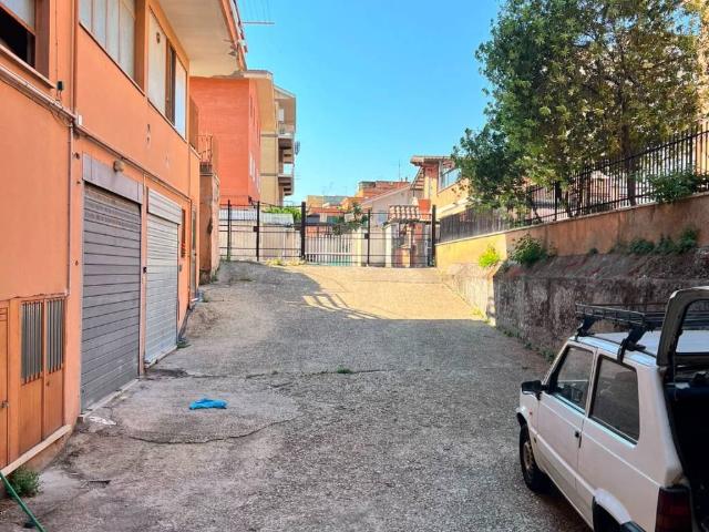 Box / Garage in vendita a Roma RM