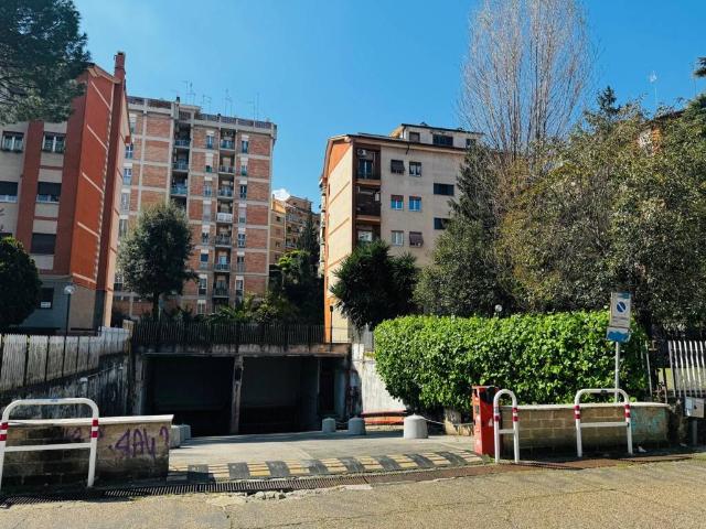 Box / Garage in vendita a Roma RM