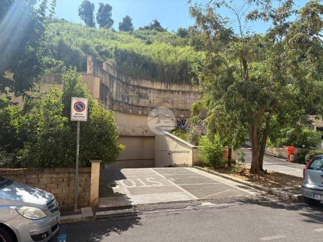 Box / Garage in vendita a Roma RM
