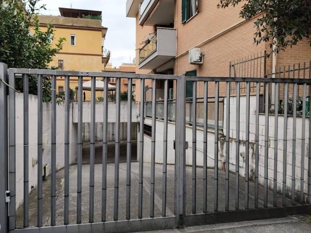 Box / Garage in vendita a Roma RM