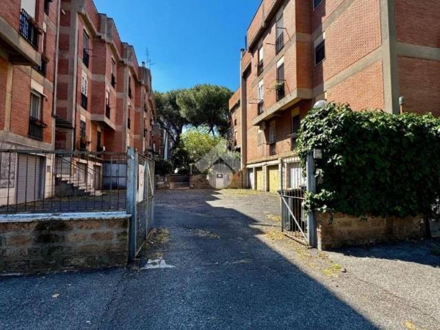 Box / Garage in vendita a Roma RM