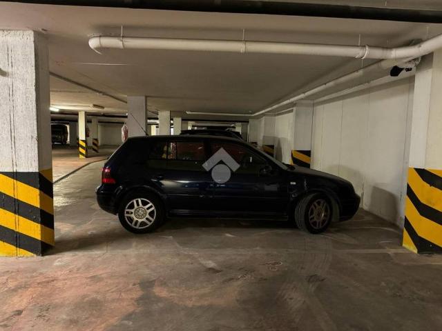 Box / Garage in vendita a Roma RM