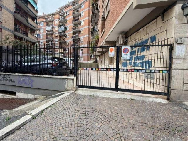 Box / Garage in vendita a Roma RM