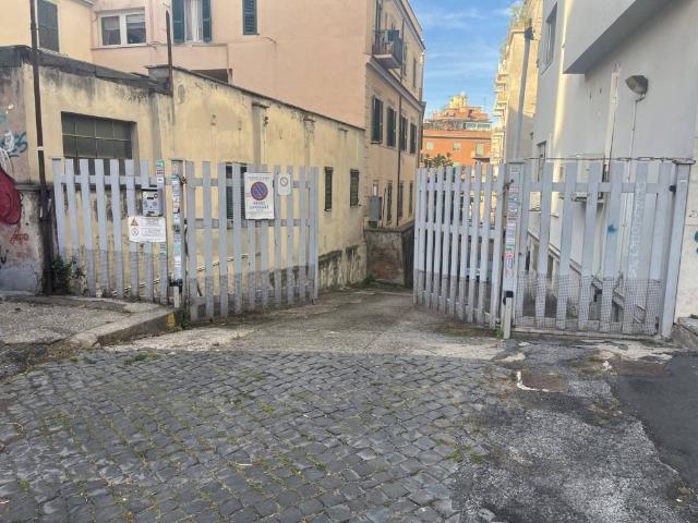 Box / Garage in vendita a Roma RM
