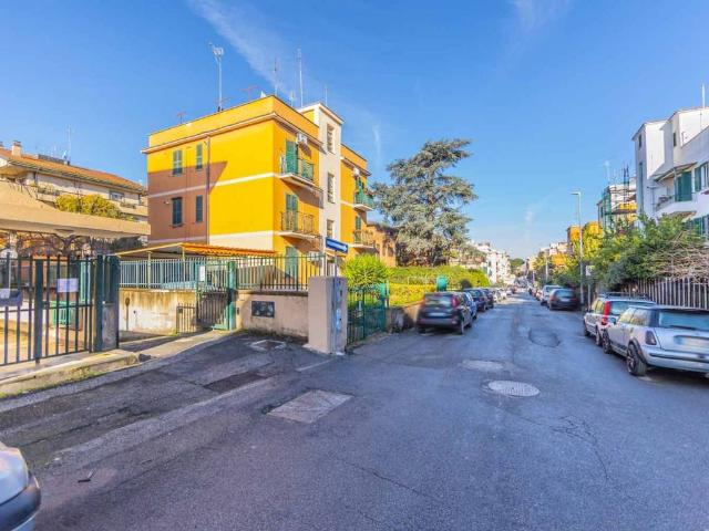 Box / Garage in vendita a Roma RM