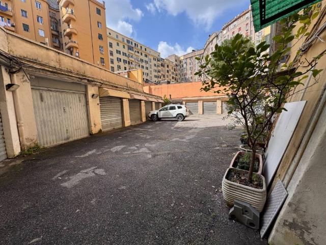 Box / Garage in vendita a Roma RM