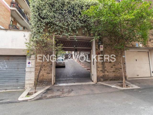 Box / Garage in vendita a Roma RM