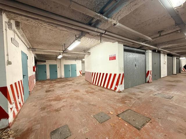 Box / Garage in vendita a Roma RM