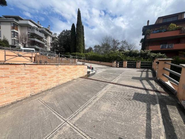 Box / Garage in vendita a Roma RM