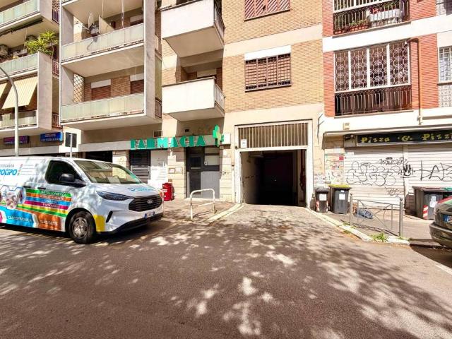 Box / Garage in vendita a Roma RM