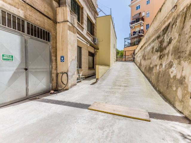 Box / Garage in vendita a Roma RM