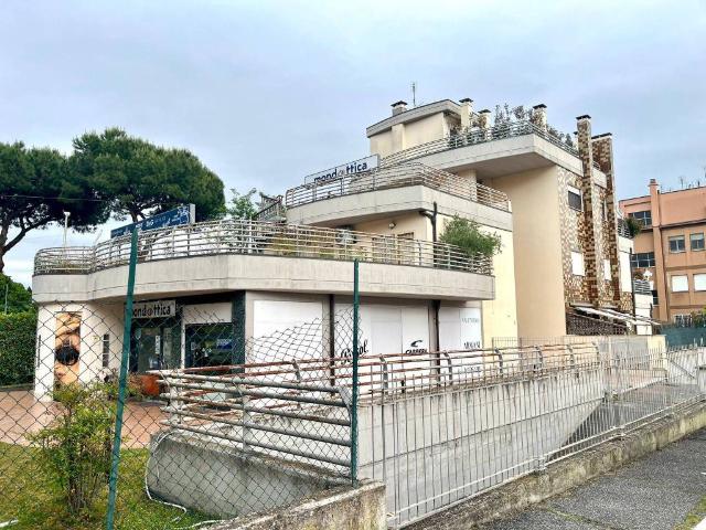 Box / Garage in vendita a Roma RM