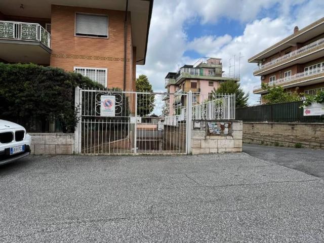 Box / Garage in vendita a Roma RM