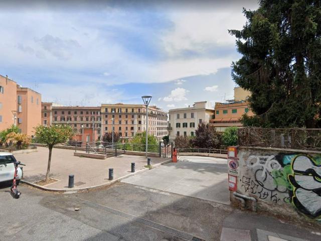 Box / Garage in vendita a Roma RM