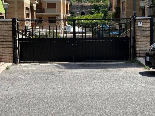 Box / Garage in vendita a Roma RM
