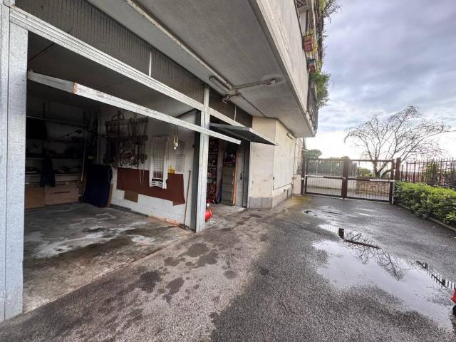 Box / Garage in vendita a Roma RM