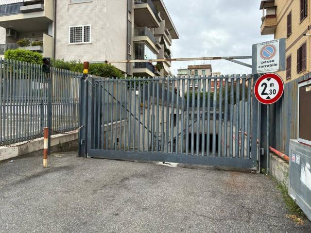 Box / Garage in vendita a Roma RM
