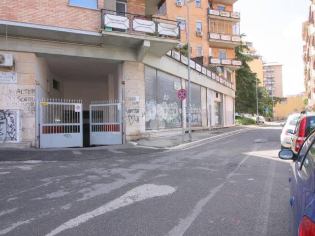 Box / Garage in vendita a Roma RM