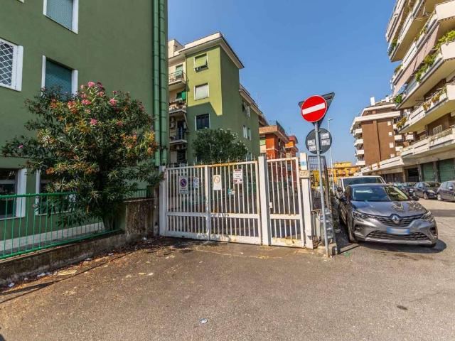 Box / Garage in vendita a Roma RM