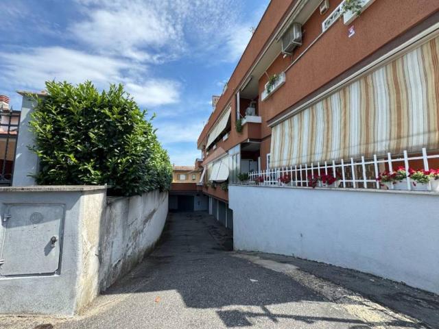 Box / Garage in vendita a Roma RM
