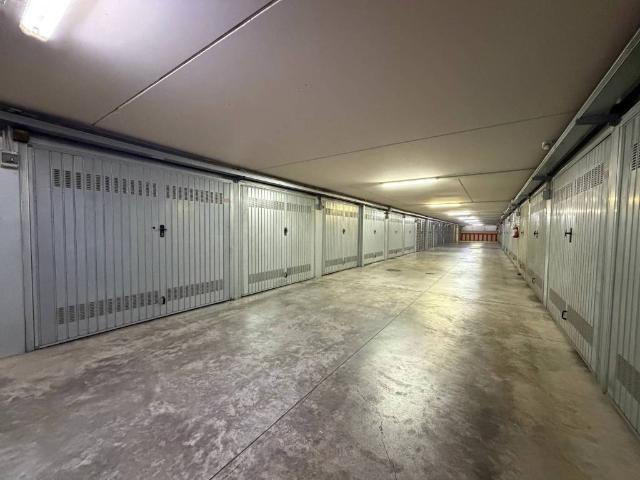 Box / Garage in vendita a Roma RM