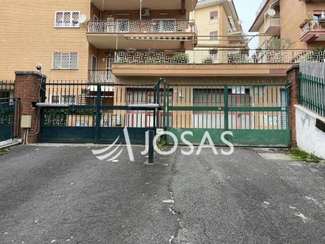 Box / Garage in vendita a Roma RM