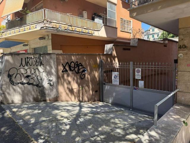 Box / Garage in vendita a Roma RM