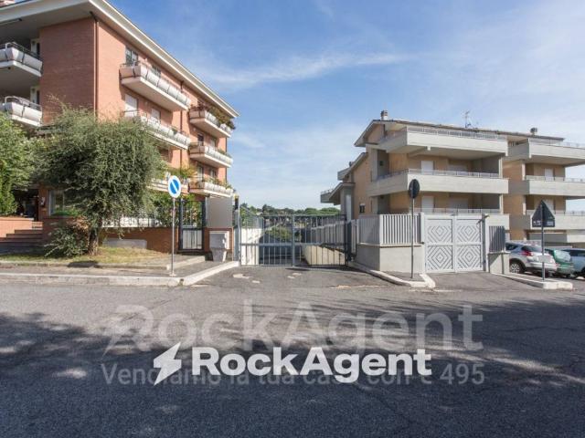 Box / Garage in vendita a Roma RM