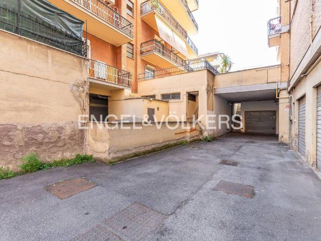 Box / Garage in vendita a Roma RM