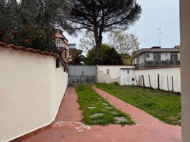Box / Garage in vendita a Roma RM