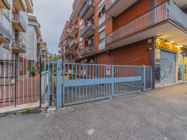 Box / Garage in vendita a Roma RM
