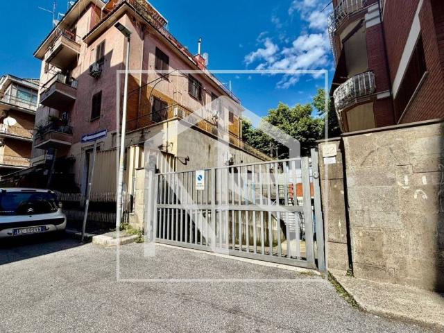 Box / Garage in vendita a Roma RM
