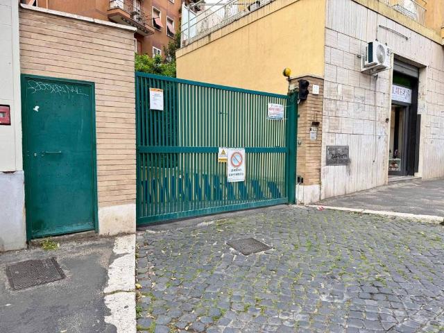 Box / Garage in vendita a Roma RM