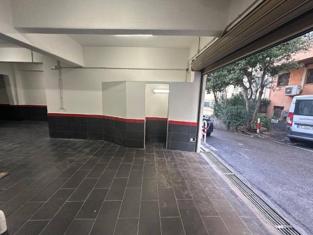 Box / Garage in vendita a Roma RM