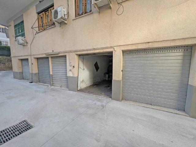 Box / Garage in vendita a Roma RM